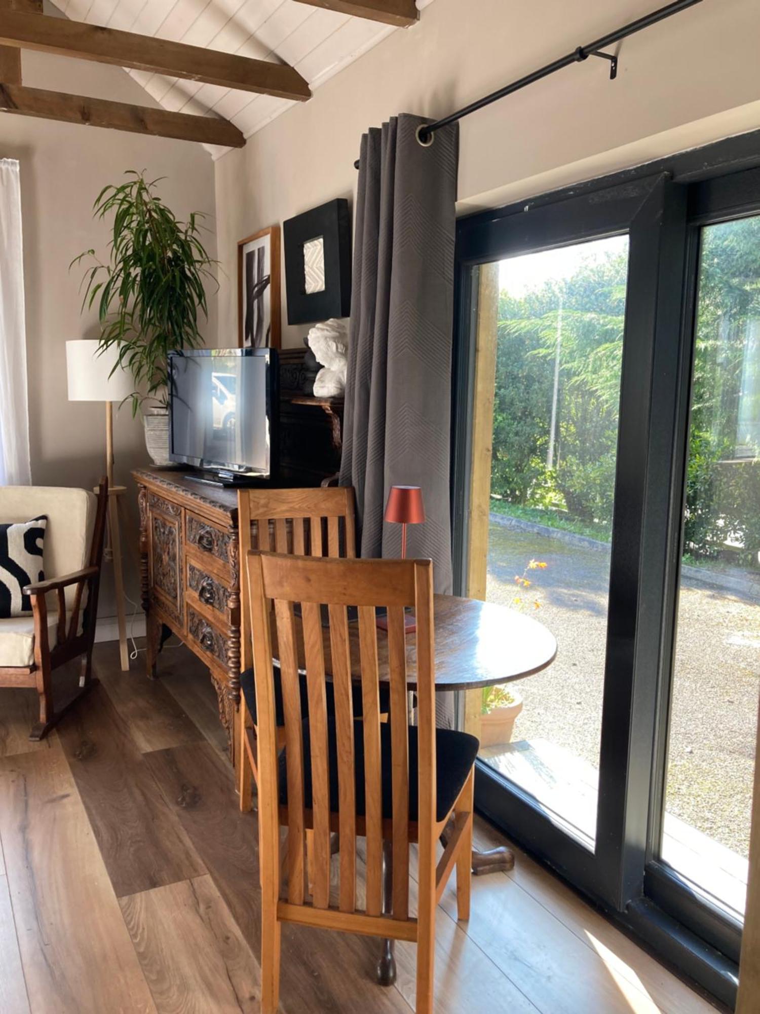 The Hide Away * Glenties